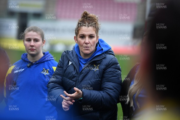 080326 - Brython Thunder v Gwalia Lightning - Celtic Challenge - Gwalia team huddle at full time, lead by Catrina Nicholas-McLaughlin, Gwalia Lightning head coach