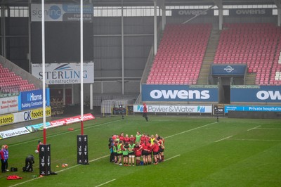 210226 - Brython Thunder v Wolfhounds - Celtic Challenge - Brython Thunder players make a huddle ahead of the kick-off