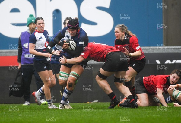 210226 - Brython Thunder v Wolfhounds - Celtic Challenge - Wolfhounds, Fiona Tuite breaks free with the ball in hand