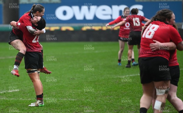 210226 - Brython Thunder v Wolfhounds - Celtic Challenge - Brython Thunder players celebrate the victory at Parc y Scarlets