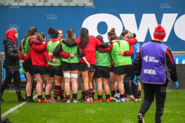 210226 - Brython Thunder v Wolfhounds - Celtic Challenge - Brython Thunder huddle ahead of the game 
