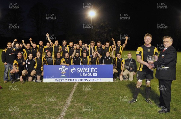 010513 - Builth Wells v Maesteg - Division 2 West -  Builth Wells win the Divison 2 West Championship Pictured with the trophy are Team Captain Ben Duggan and WRU Representative Ray Wilton