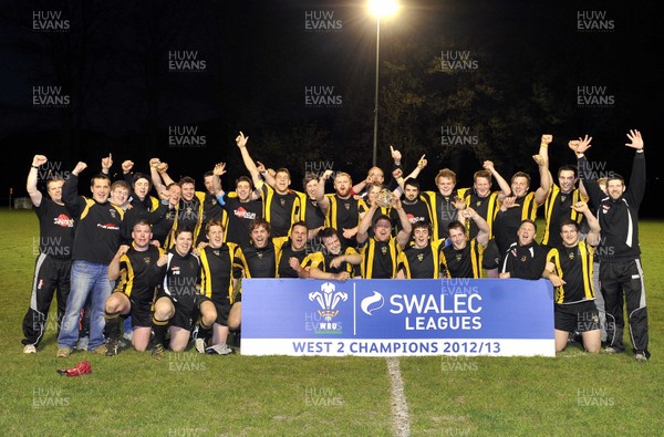 010513 - Builth Wells v Maesteg - Division 2 West -  Builth Wells win the Divison 2 West Championship