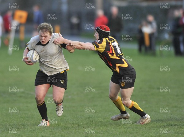 010513 - Builth Wells v Maesteg - SWALEC League 2 West -  Builth Wells (White) take on Maesteg 