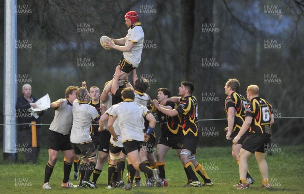 010513 - Builth Wells v Maesteg - SWALEC League 2 West -  Builth Wells (White) take on Maesteg 