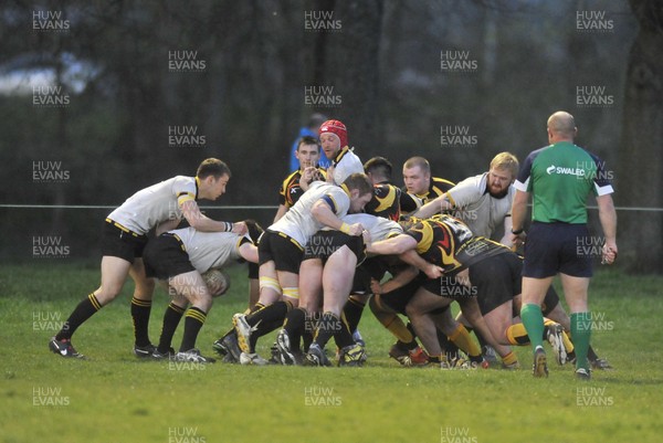 010513 - Builth Wells v Maesteg - SWALEC League 2 West -  Builth Wells (White) take on Maesteg 