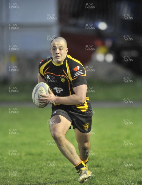 010513 - Builth Wells v Maesteg - SWALEC League 2 West -  Builth Wells (White) take on Maesteg 