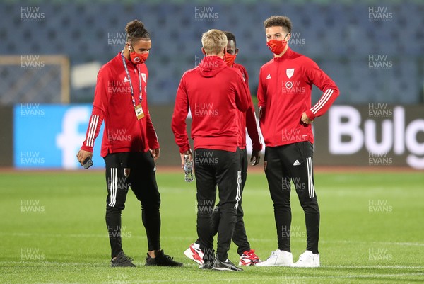 141020 - Bulgaria v Wales - UEFA Nations League - Wales players on the pitch as they arrive at the stadium