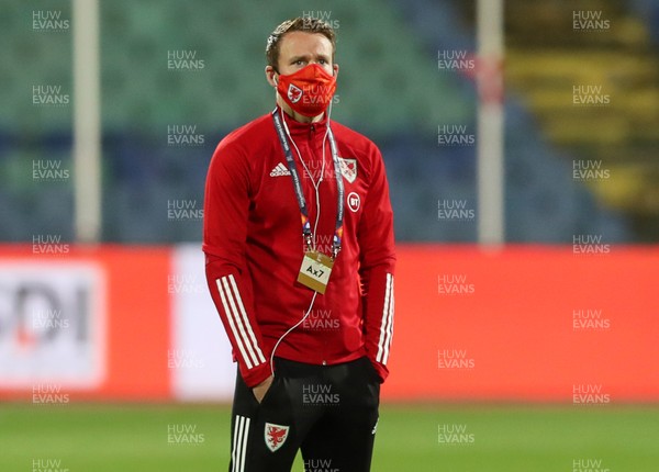 141020 - Bulgaria v Wales - UEFA Nations League - Chris Gunter of Wales on the pitch as he arrives
