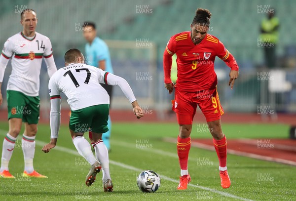 141020 - Bulgaria v Wales - UEFA Nations League - Tyler Roberts of Wales is tackled by Georgi Yomov of Bulgaria