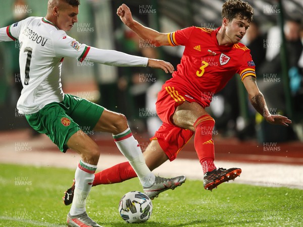 141020 - Bulgaria v Wales - UEFA Nations League - Neco Williams of Wales is tackled by Kiril Despodov of Bulgaria