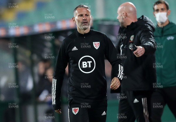 141020 - Bulgaria v Wales - UEFA Nations League - Wales Manager Ryan Giggs with Robert Page
