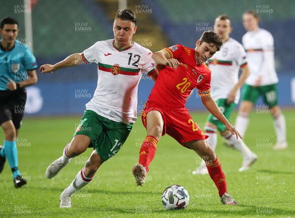 141020 - Bulgaria v Wales - UEFA Nations League - Daniel James of Wales is challenged by Yanis Karabelyod of Bulgaria
