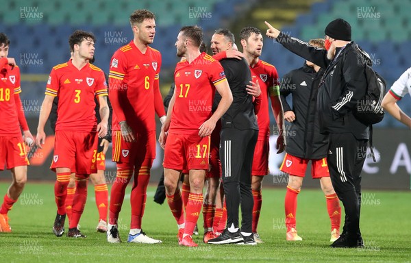 141020 - Bulgaria v Wales - UEFA Nations League - Wales Manager Ryan Giggs and players celebrate at full time after their victory