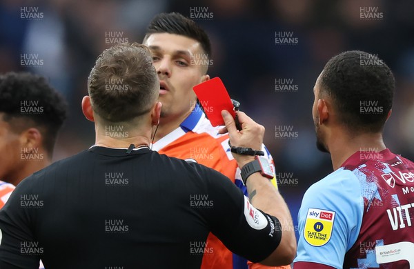 151022 - Burnley v Swansea City - Sky Bet Championship - Joel Piroe of Swansea is shown the red card by Referee Stephen Martin