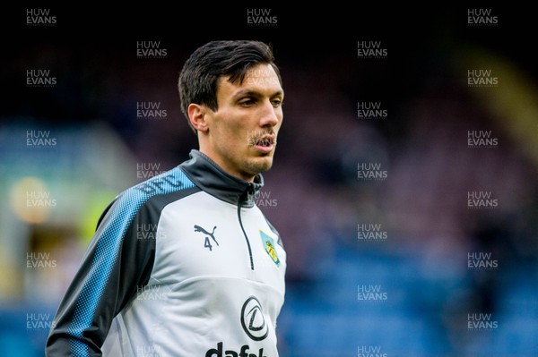 181117 - Burnley FC v Swansea City - Premier League - Jack Cork of Burnley warms up ahead of the match 