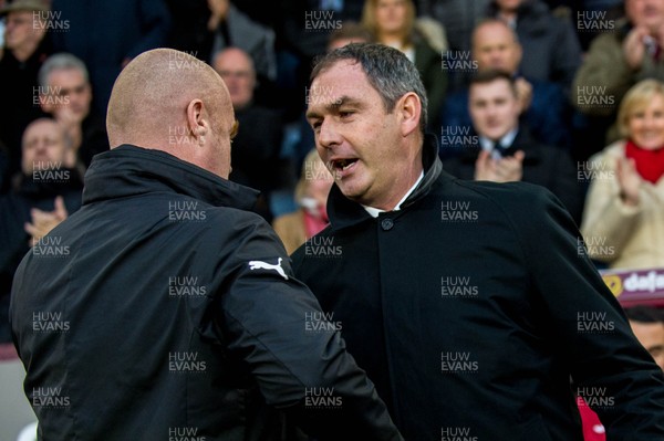 181117 - Burnley FC v Swansea City - Premier League - Manager of Swansea City, Paul Clement shakes hands with Manager  of Burnley, Sean Dyche