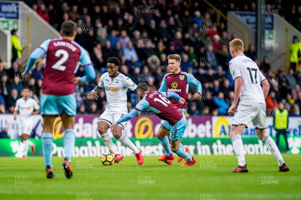 181117 - Burnley FC v Swansea City - Premier League - Leroy Fer of Swansea City ( with ball ) in action 
