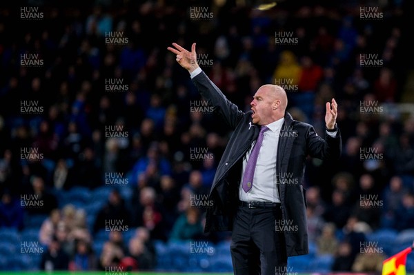 181117 - Burnley FC v Swansea City - Premier League - Manager  of Burnley, Sean Dyche reacts during the game