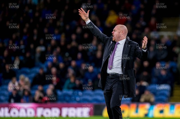 181117 - Burnley FC v Swansea City - Premier League - Manager  of Burnley, Sean Dyche reacts during the game