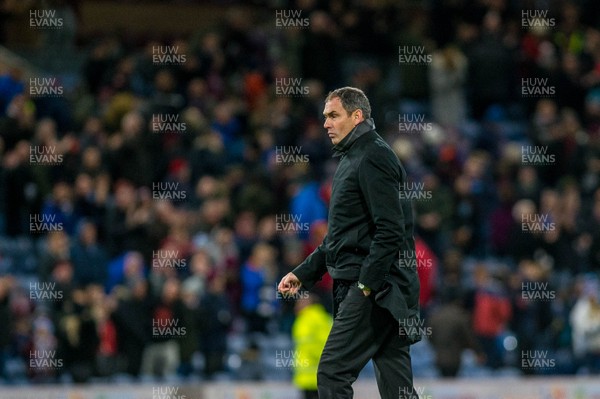 181117 - Burnley FC v Swansea City - Premier League - Manager of Swansea City, Paul Clement walks to the tunnel at the end go the game