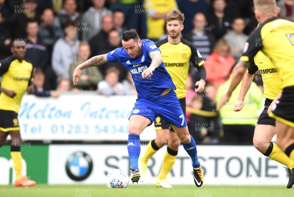 050817 - Burton Albion v Cardiff City - SkyBet Championship - Lee Tomlin of Cardiff City gets into space