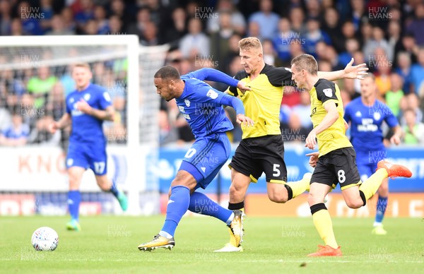 050817 - Burton Albion v Cardiff City - SkyBet Championship - Kenneth Zohore of Cardiff City holds off Kyle McFadzean and Matthew Lund of Burton Albion