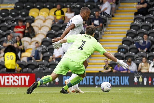 280718 - Burton Albion v Cardiff City, Pre-Season Friendly - Kenneth Zohore of Cardiff City runs past Stephen Bywater of Burton Albion to score his side's second goal