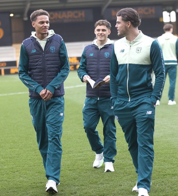 310126 - Burton Albion v Cardiff City - Sky Bet League 1 - Omari Kellyman of Cardiff and Alex Robertson of Cardiff and Ollie Tanner of Cardiff