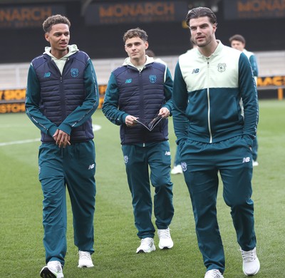 310126 - Burton Albion v Cardiff City - Sky Bet League 1 - Omari Kellyman of Cardiff and Alex Robertson of Cardiff and Ollie Tanner of Cardiff