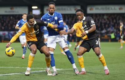310126 - Burton Albion v Cardiff City - Sky Bet League 1 - Chris Willock of Cardiff tries to run through Udoka Godwin-Malife of Burton Albion and Toby Sibbick of Burton Albion