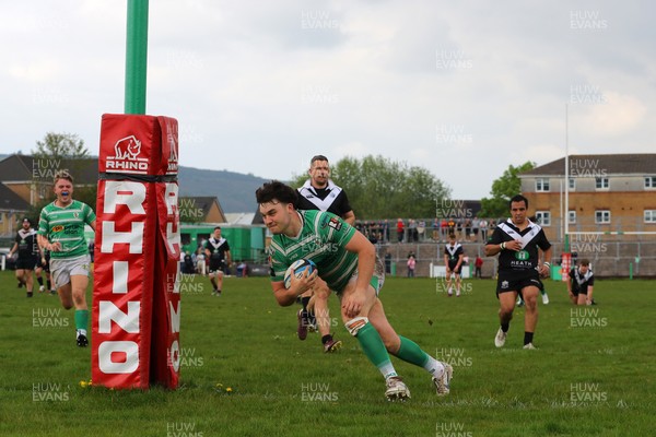 260425 - Caerphilly v Taffs Well - Admiral National League 2 East Central -  Conor Kawulok of Caerphilly try