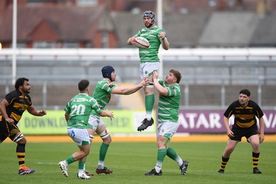 110525 - Caerphilly RFC v St Albans RFC - Mens Divison 2 Cup Final - Evan Weaver of Caerphilly wins the line-out