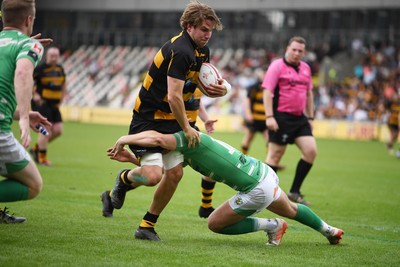 110525 - Caerphilly RFC v St Albans RFC - Mens Divison 2 Cup Final - Charlie Smith of St Albans runs in to score a try
