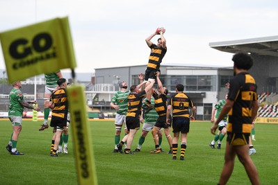 110525 - Caerphilly RFC v St Albans RFC - Mens Divison 2 Cup Final - Charlie Smith of St Albans wins the line-out