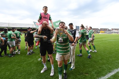 110525 - Caerphilly RFC v St Albans RFC - Mens Divison 2 Cup Final - Caerphilly celebrate lifting the trophy at full time