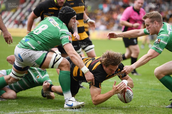 110525 - Caerphilly RFC v St Albans RFC - Mens Divison 2 Cup Final - Charlie Smith of St Albans scores a try