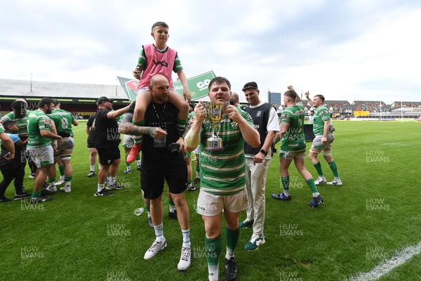 110525 - Caerphilly RFC v St Albans RFC - Mens Divison 2 Cup Final - Caerphilly celebrate lifting the trophy at full time