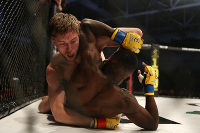 091218 - Cage Warriors 100 - Wales' Jack Shore dominates Mike Ekundayo during their Bantamweight title fight