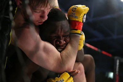 091218 - Cage Warriors 100 - Wales' Jack Shore dominates Mike Ekundayo during their Bantamweight title fight