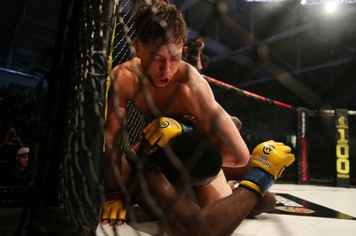 091218 - Cage Warriors 100 - Wales' Jack Shore dominates Mike Ekundayo during their Bantamweight title fight