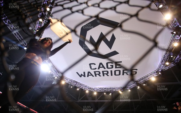 081218 - Cage Warriors 100 - General View of the cage