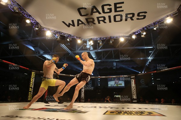 270419 - Cage Warriors 104 - Jamie Richardson (yellow) v Phil Wells (Black)