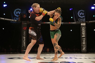 290918 - Cage Warriors 97 - Cory McKenna (Black Top) v Micol DiSegni (Green) - 