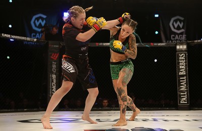 290918 - Cage Warriors 97 - Cory McKenna (Black Top) v Micol DiSegni (Green) - 