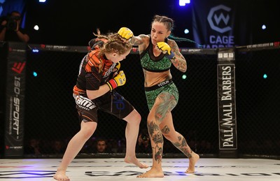 290918 - Cage Warriors 97 - Cory McKenna (Black Top) v Micol DiSegni (Green) - 