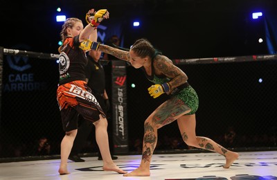 290918 - Cage Warriors 97 - Cory McKenna (Black Top) v Micol DiSegni (Green) - 