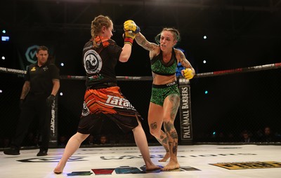 290918 - Cage Warriors 97 - Cory McKenna (Black Top) v Micol DiSegni (Green) - 