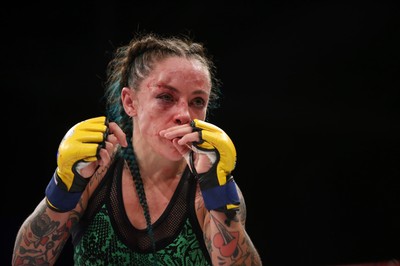 290918 - Cage Warriors 97 - Cory McKenna (Black Top) v Micol DiSegni (Green) - 