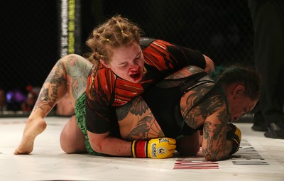 290918 - Cage Warriors 97 - Cory McKenna (Black Top) v Micol DiSegni (Green) - 